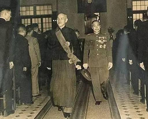 1949年，李宗仁设宴请蒋介石吃饭，为何饭后却大骂"蒋家父子真是小人"？一场本想