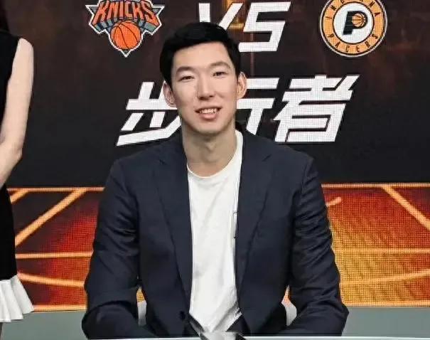 自从亚洲杯中国男篮拿到了第2名，周琦就没有过过一天好日子，全网都在喷周琦是个小人