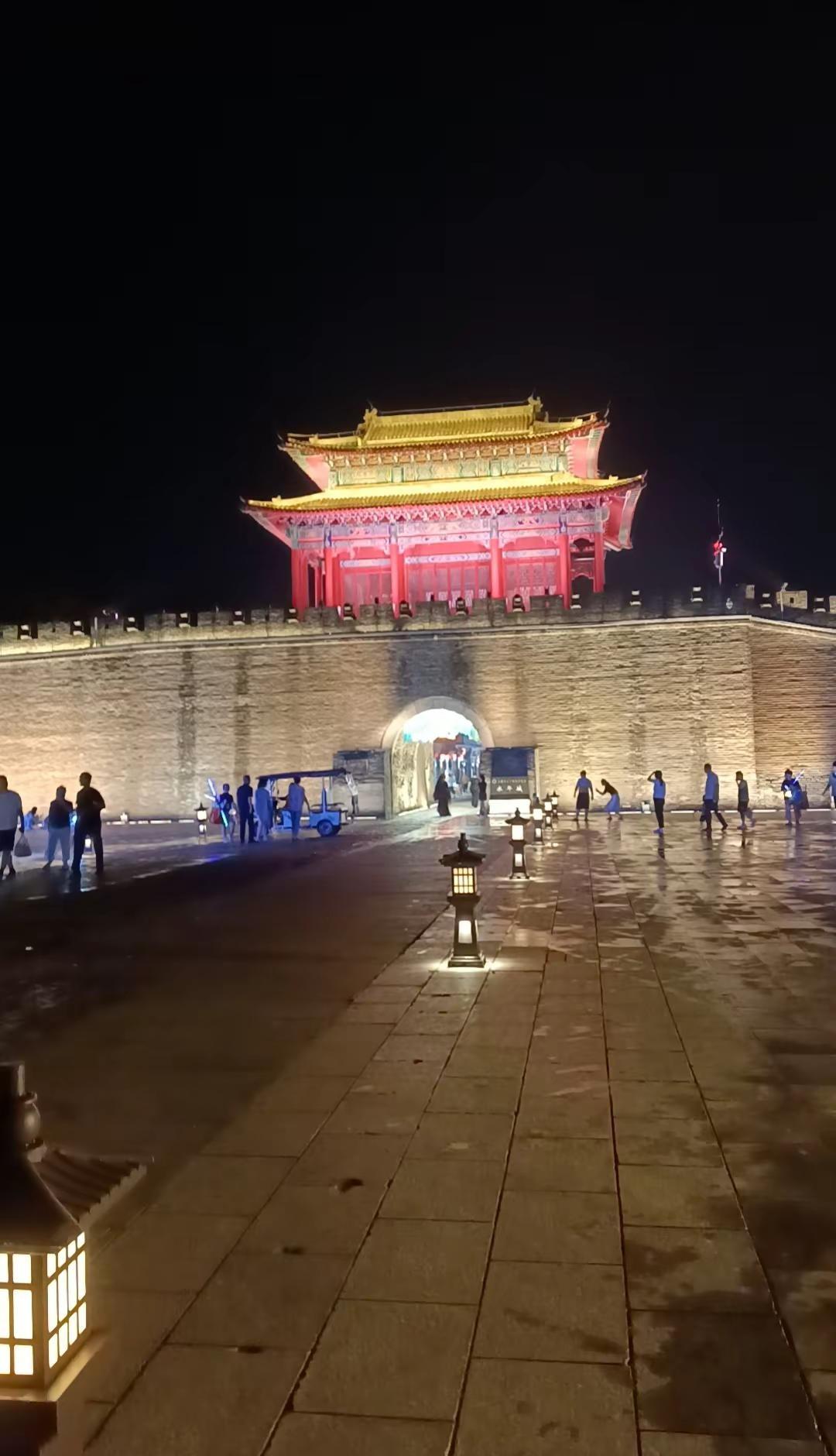 走着走着，八月份到了，时间走的太快，一眨眼就是一天，一回头就是一年，时光匆匆而过