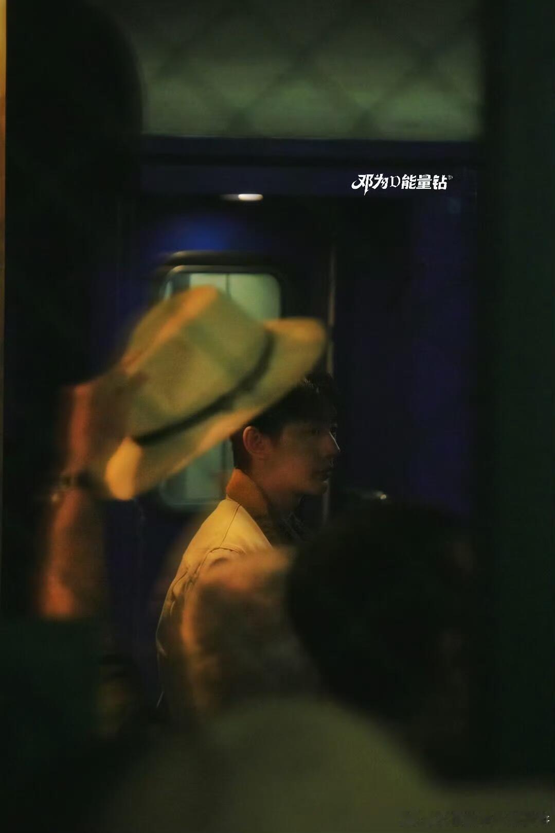 邓为把路透变成了氛围感海报 