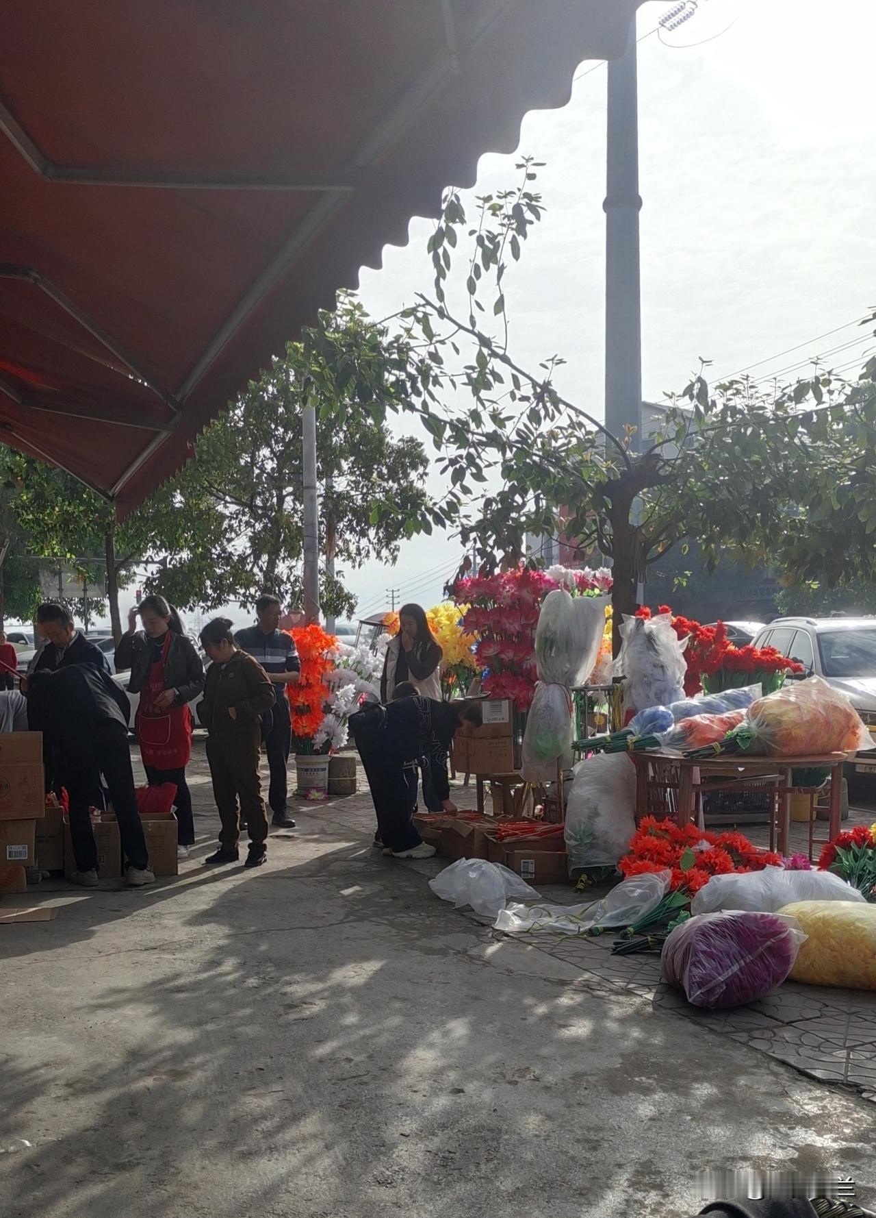 清明节嫂子回娘家祭祖上坟，娘家嫂子很不高兴，说嫁出去的女儿在清明节不能回娘家上坟