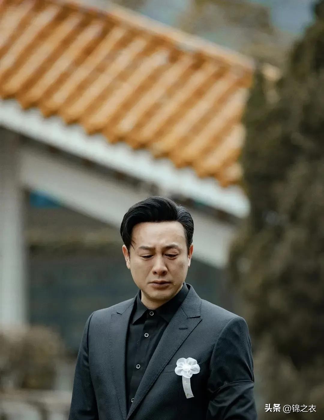 高启强骨子里其实很累很疲惫，所以他根本就没有繁衍的欲望，因为一方面是他带弟妹带的
