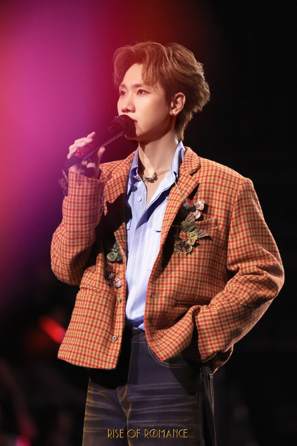 汪苏泷选择用音乐来回答汪苏泷西雅图站多加这一首晴西雅图的雪落进旋律里，双向奔赴的