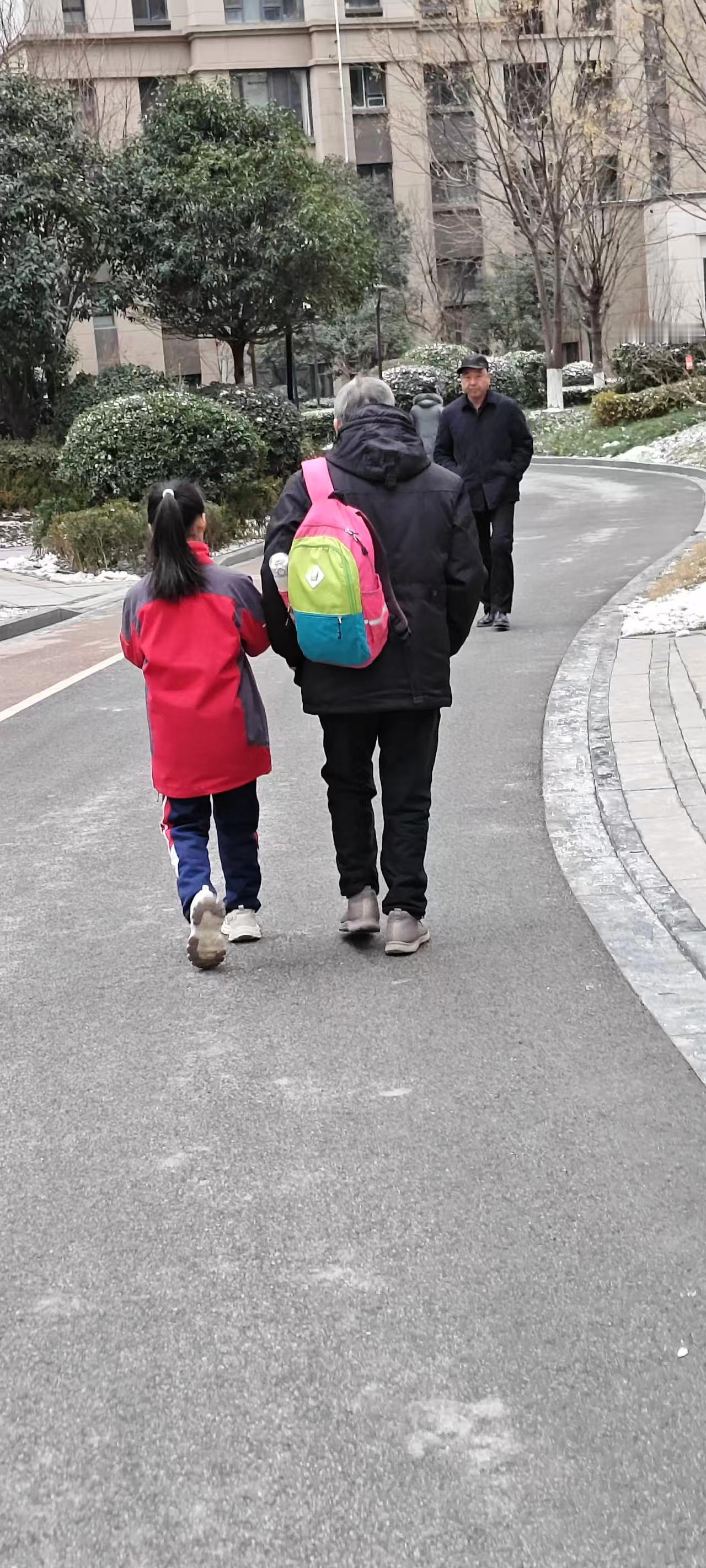 65岁后，生命力的四要素，你还占几个？
 
有人说，衡量一个人是否还健康、活泼，