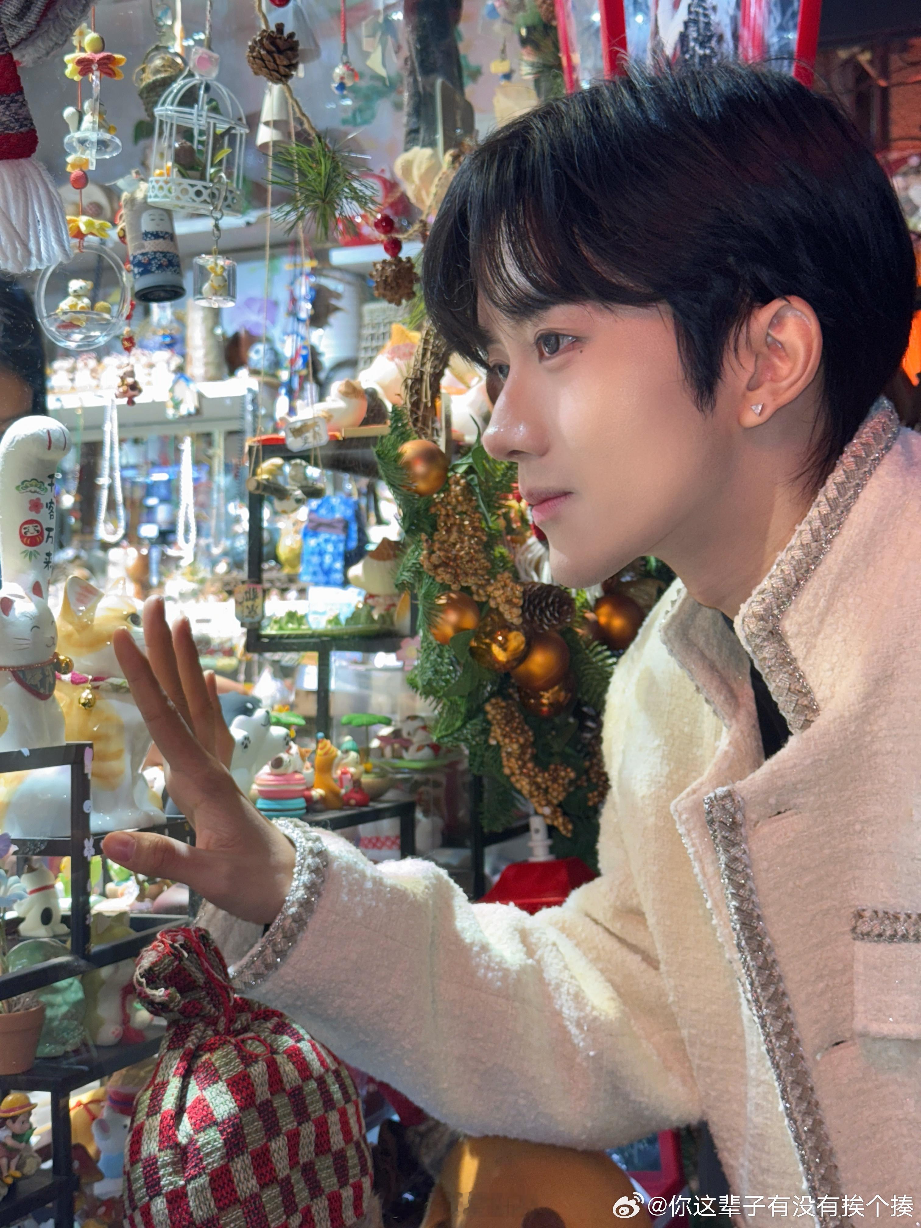 ⭐ ❤️ 圣诞快乐！愿你的每一天都像圣诞树一样闪耀。