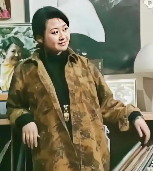 她是公认的不老女神，拍戏的时候非常具有献身精神！之前还觉得她吃了大亏，直到看到这