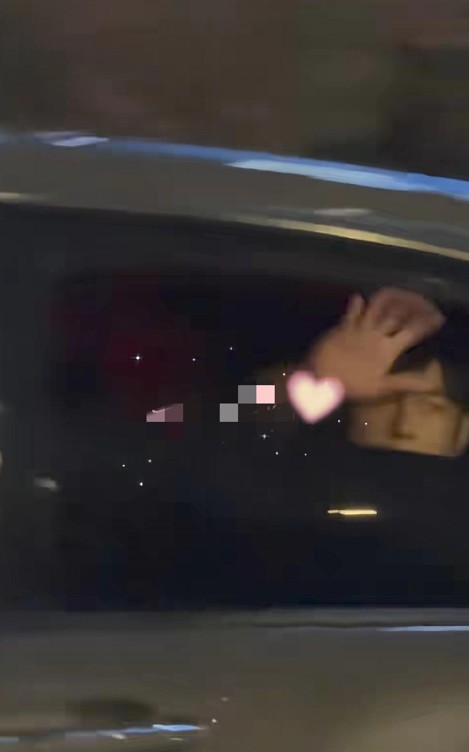 4月6日晚，周杰伦下班真宠男粉，他听到男粉丝嘶吼的沙哑声，便把车窗摇下来多开了一