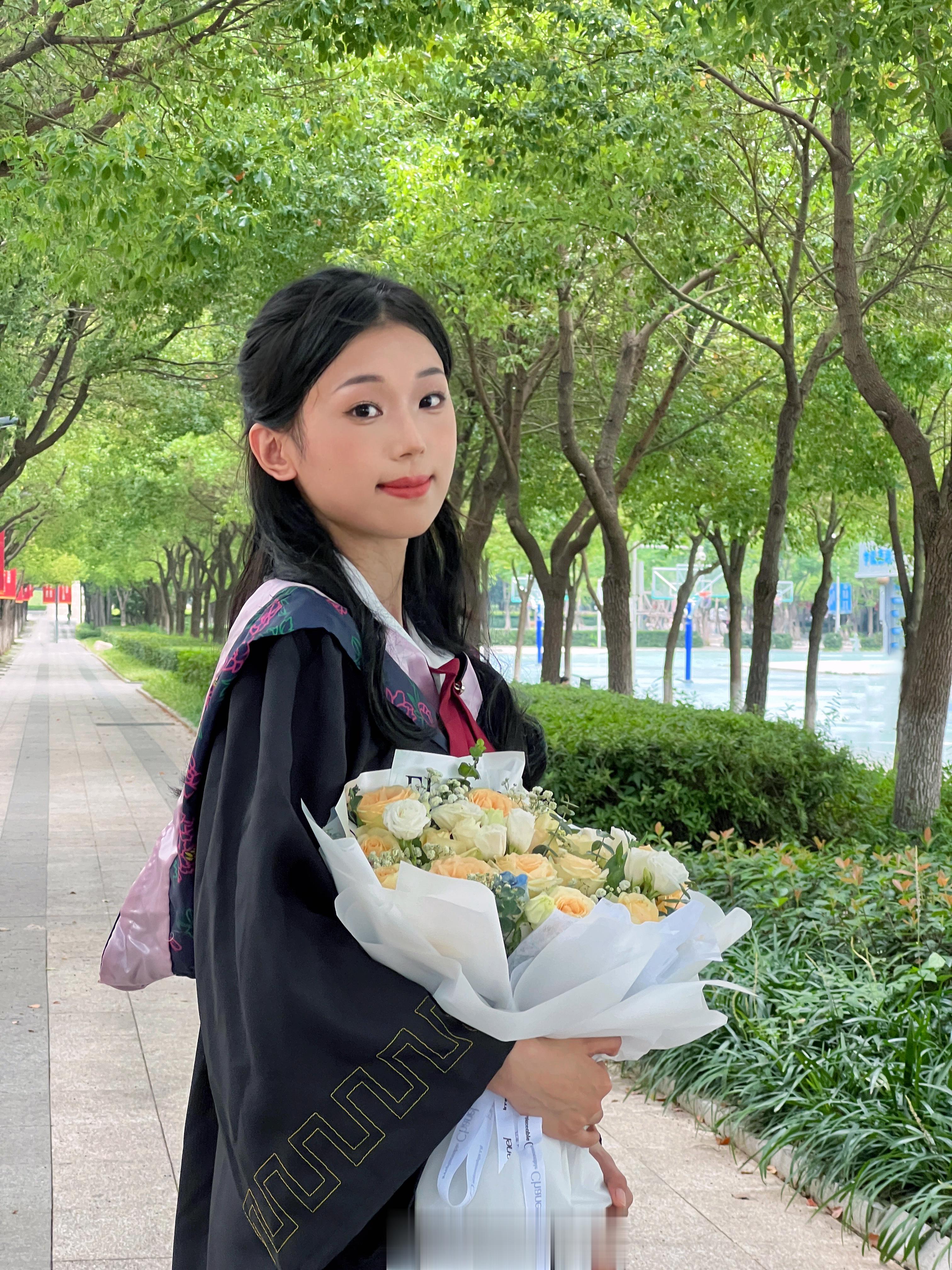  毕业写真🎓手机花絮，预告一下📸好甜的客妹！那天很幸运雨下了10分钟就停了毕