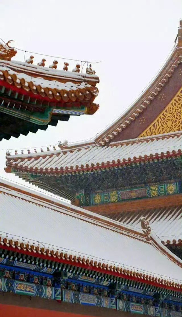 冬季的北京，落雪纷飞，洗净铅华，用一场雪，带你重回一座城的古时光。 