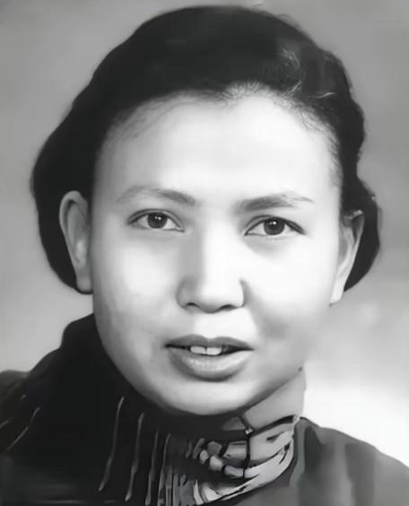 1941年，21岁的女战士莫林被活埋前，敌人竟突然问：“你认识莫林吗？”莫林一听