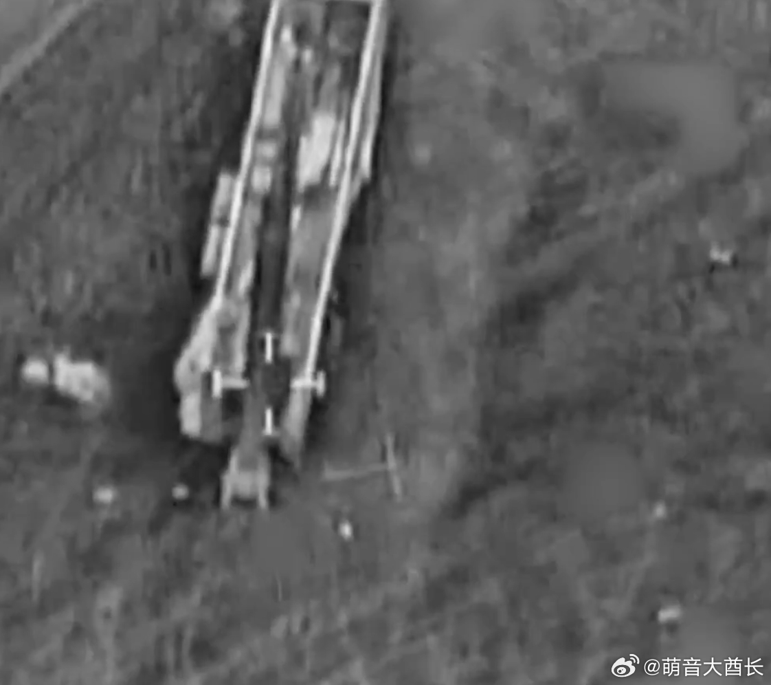 以色列的目标是伊朗人的诱饵，不是真的导弹发射车活儿还挺糙，太假了。这还拿出来表功