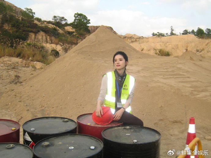 张婧仪致我那菜市场的白月光杀青照张婧仪晒《致我那菜市场的白月光》杀青照，期待早日