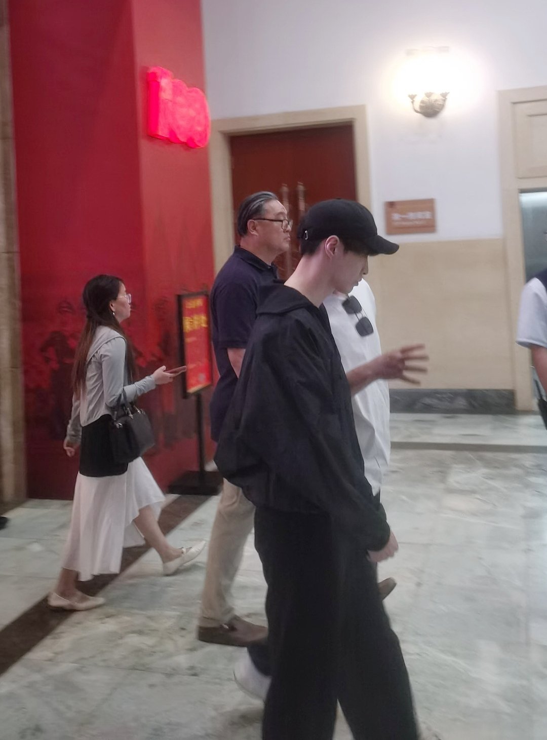 好瘦的一条咪 