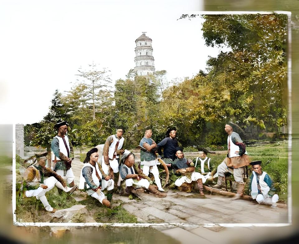 1871年的广州城，可不像现在这么平和。那会儿鸦片战争刚过去没多久，广州作为通商