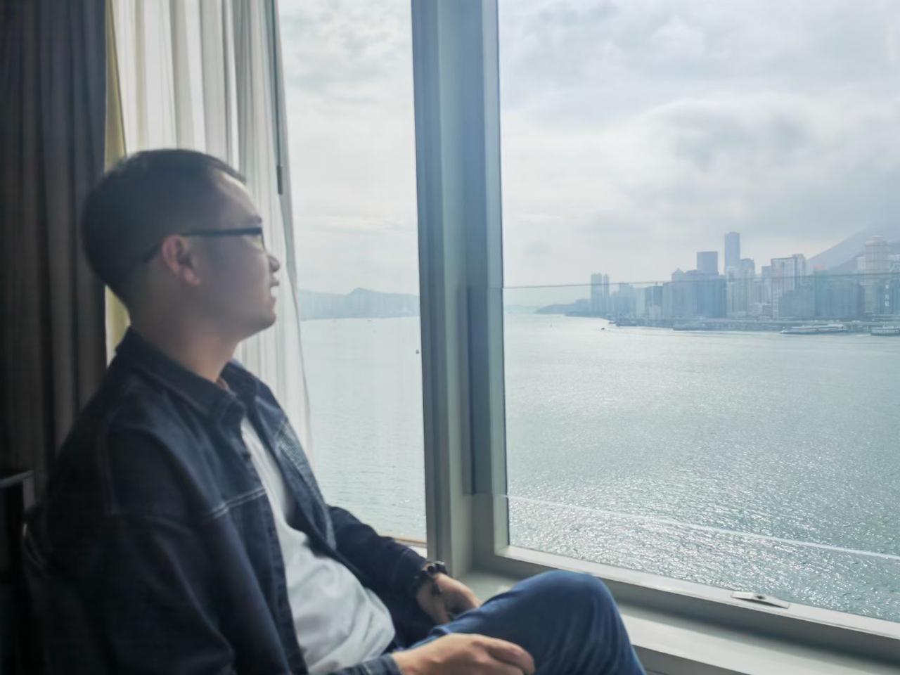 我跟你说，干这行久了就明白一个道理——咱们都觉得交易就是买买卖卖的事，其实呢，你