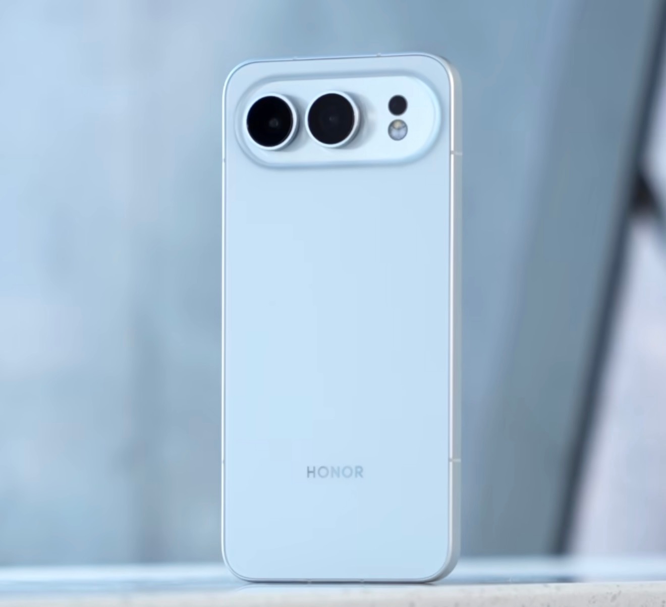 荣耀500真机照片，500是双摄像头，500Pro是三摄像头。用上iPhone同