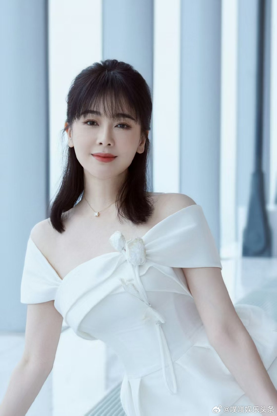 何泓姗[超话]何泓姗左小青这是浪姐毕业团建吗乘风2025 救命，何泓姗和左小青同