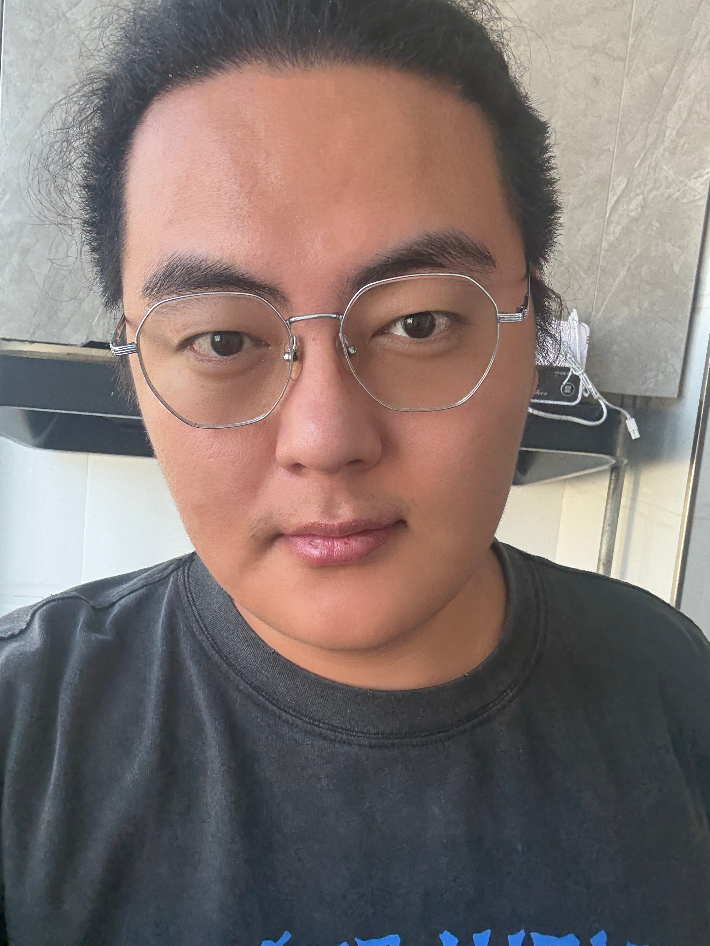 早上好，🙈周末快乐一会去剪发 ​​​