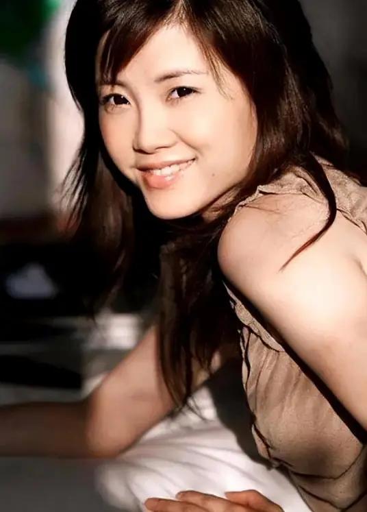 1998年，女歌手戴娆到石家庄拍广告，200万酬劳却变成20万，戴娆一气之下拨通