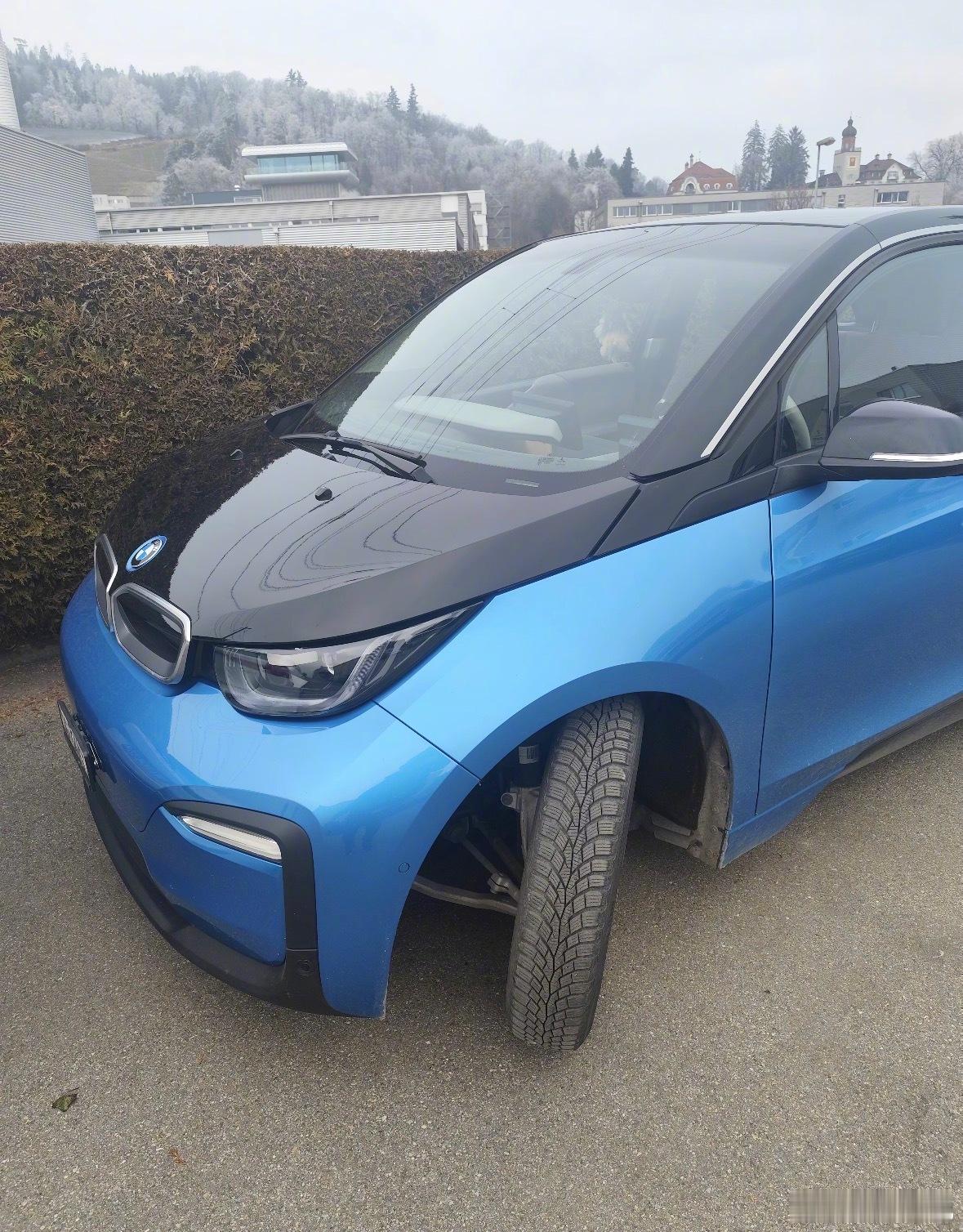 网友新买的宝马🚗，胎宽是不是有点窄了？ 