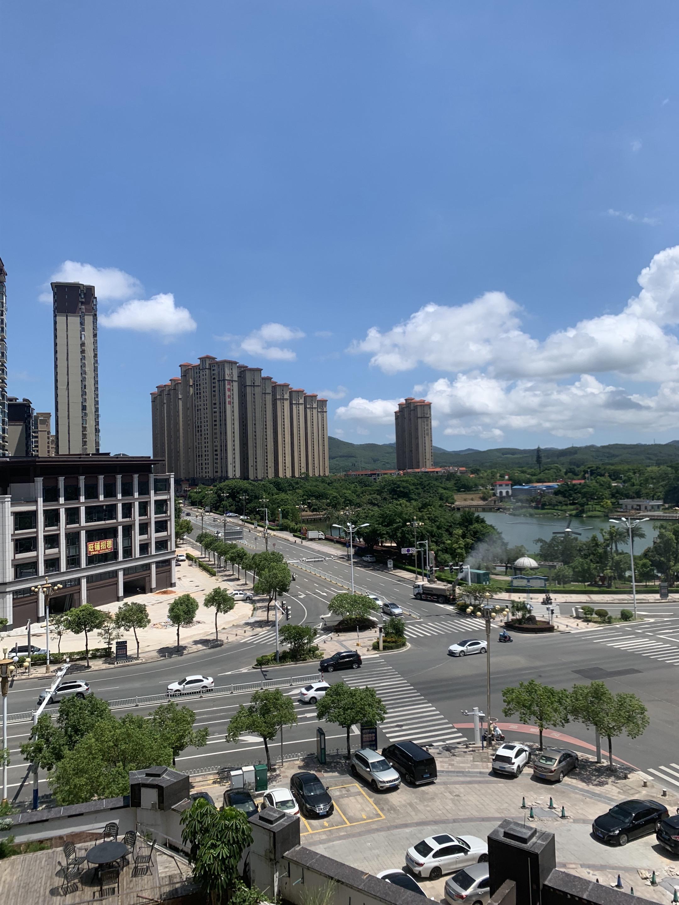 今天的天空特别美 蓝天白云如期而至 晴空万里 城市风光 云上的风景