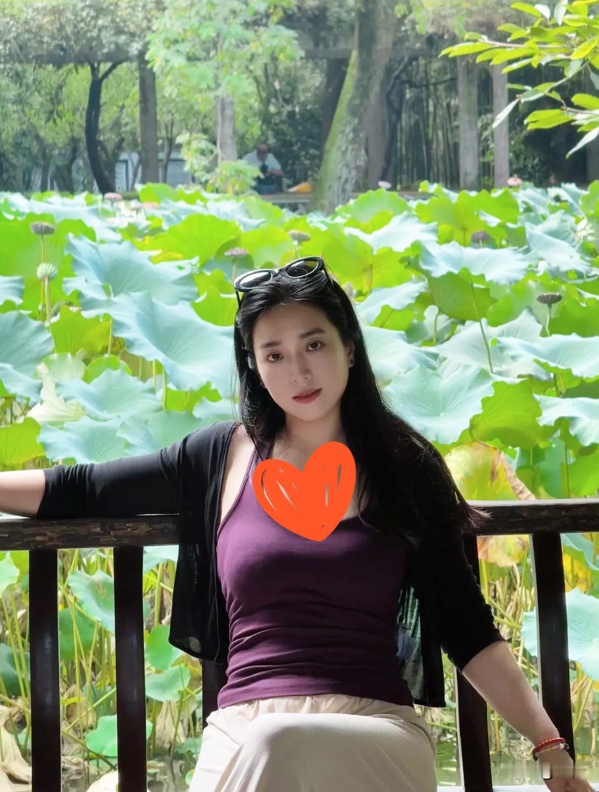 有件事不太好意思说出口。
公司一位52岁的女同事，和现在的老公是二婚。结婚时，老