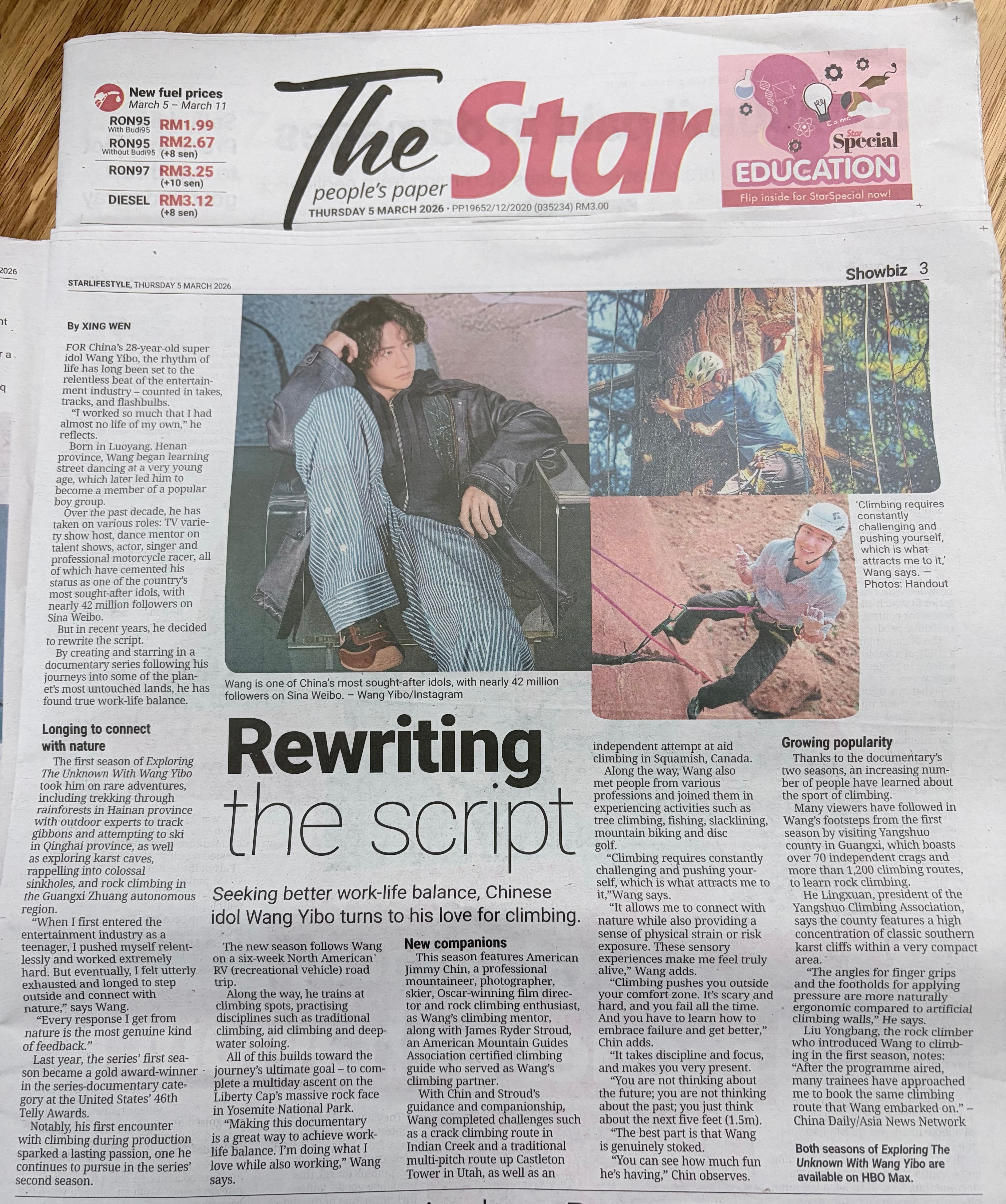 王一博今日登上马来西亚报刊《星报》文章以《为寻求更好的工作与生活平衡，中国明星王