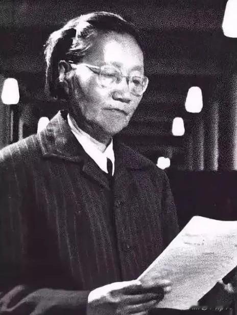 1960年，北大才女王承书狠心抛弃丈夫和孩子，从此音信全无。17年后，再回到大众