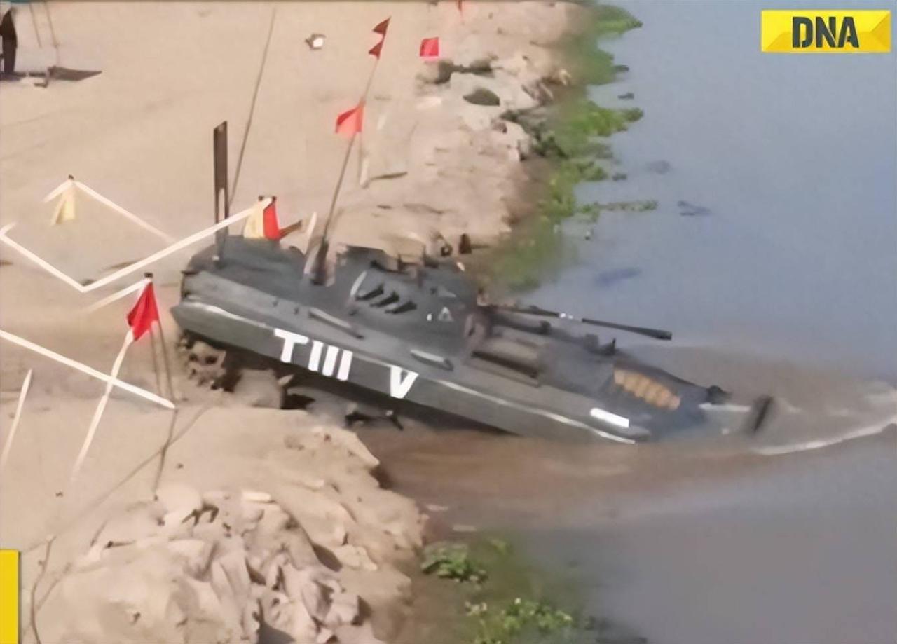 AAD装甲推土机，理论上可以浮渡
印度还生产了一款AAD装甲浮渡推土机，来满足工