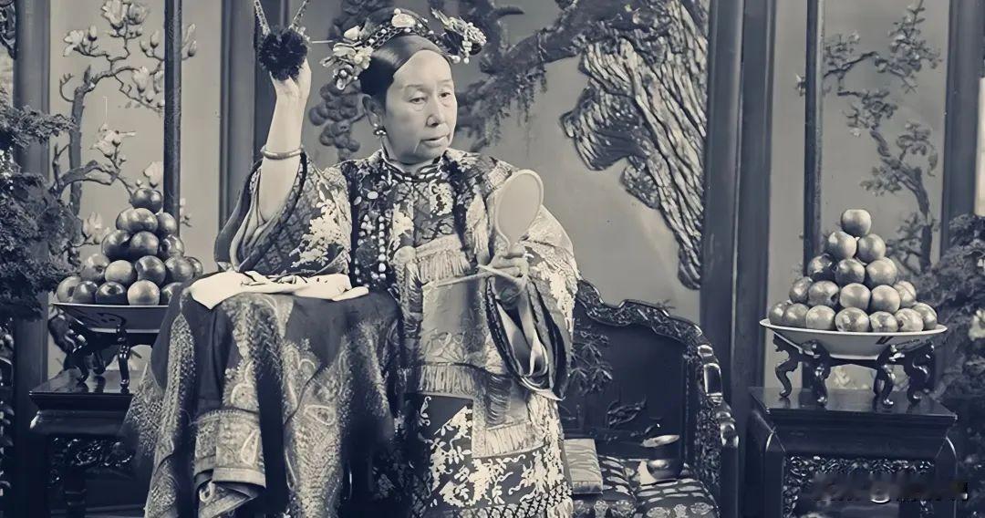 1898年，变法失败的谭嗣同，被慈禧下令处决。行刑的时候，用的是无刃刀。因此，谭