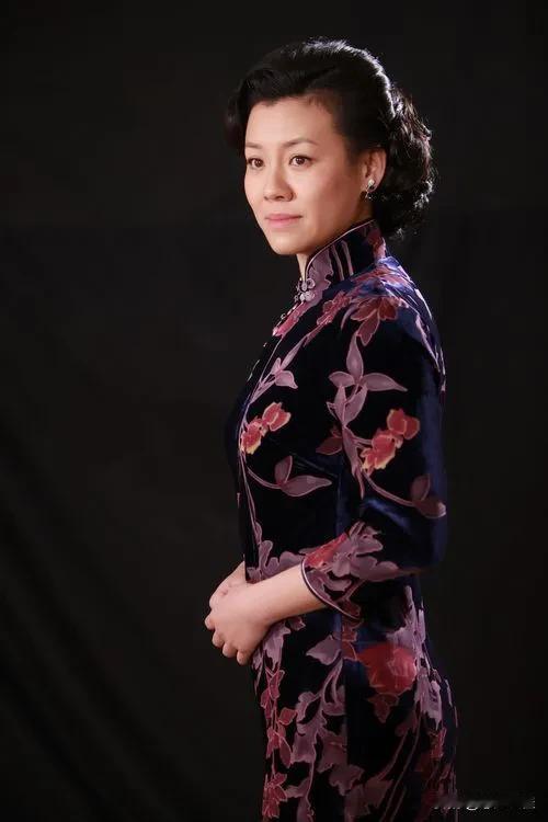 德花漂亮不？江德华在父母爱情中，演技炸裂，把那个农村小姑子，与安杰对戏，演技炸裂