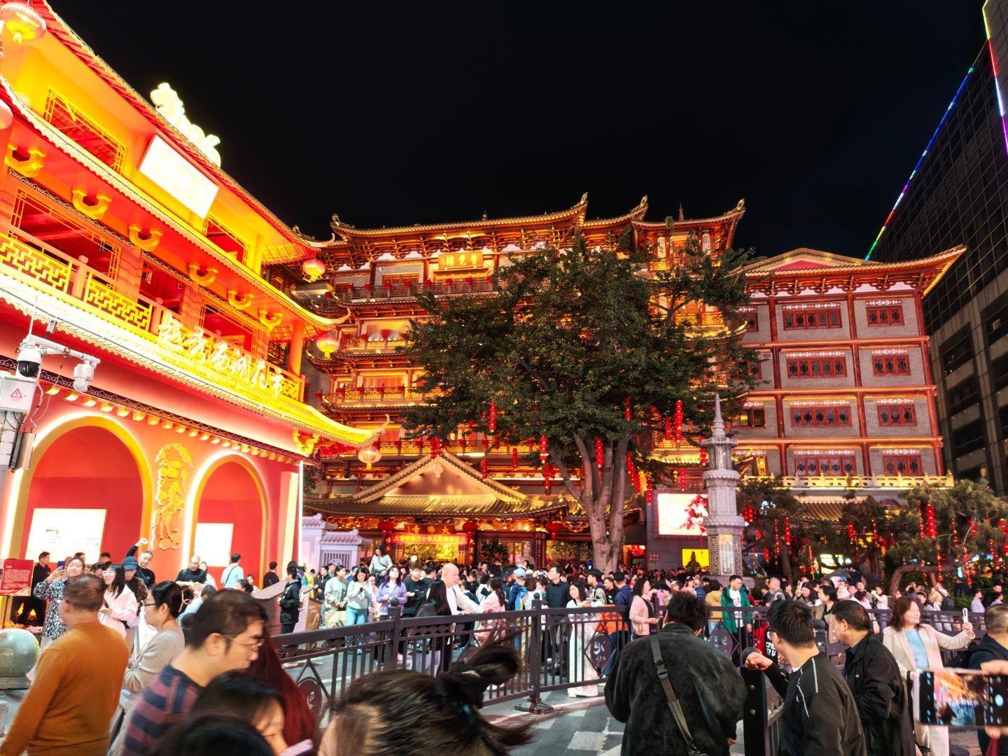 现在的广州 就是人从众𠈌 