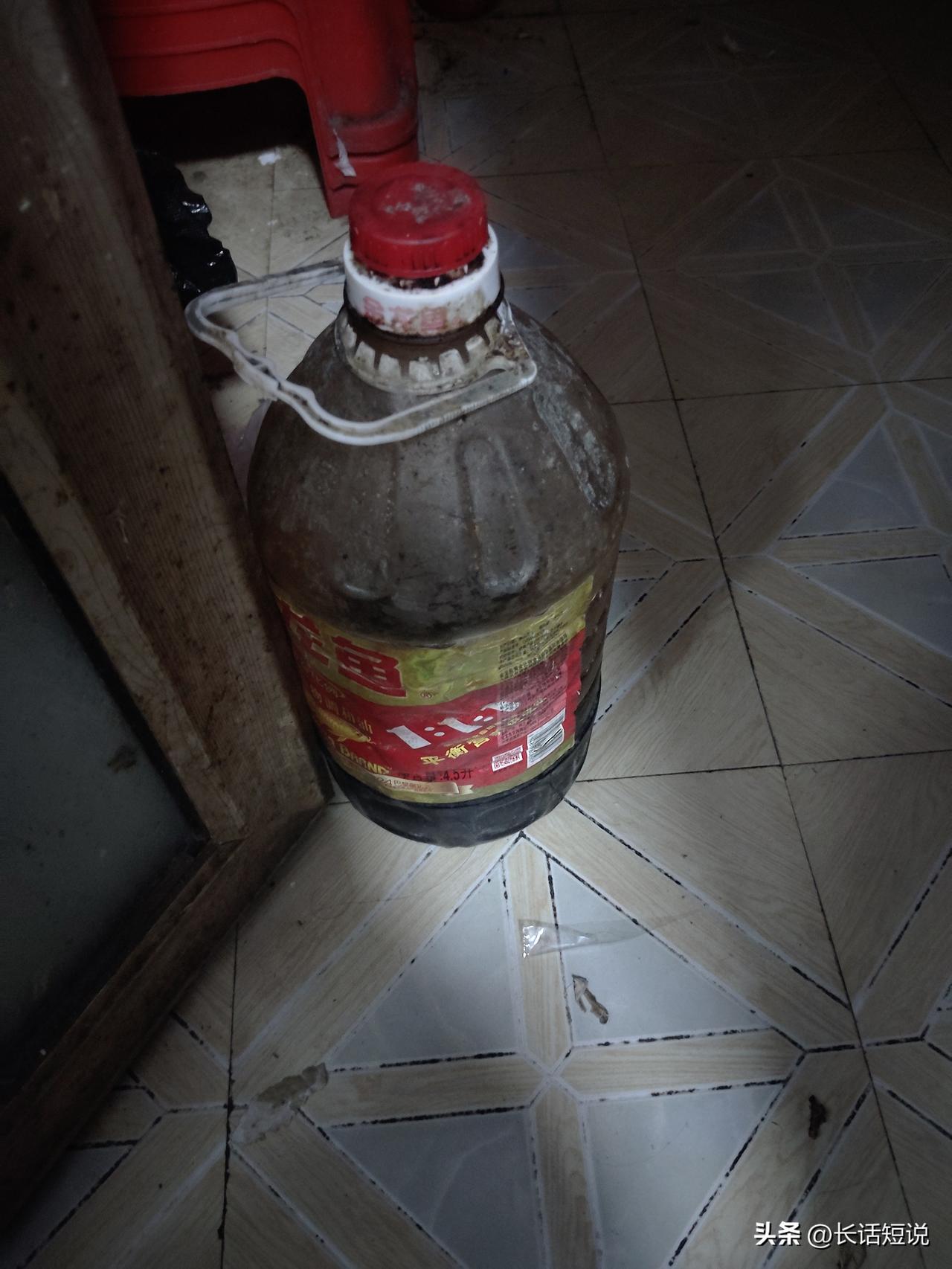 “你吃油，回家倒，你倒是省了买油钱，可我跟你爸都没油吃，我得掏钱去外面买啊！”今