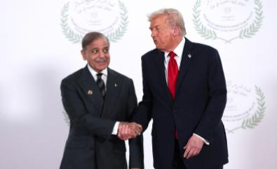 巴基斯坦总理夏巴兹·谢里夫今天发文说：“我怀着无比谦卑的心情宣布，伊朗伊斯兰共和