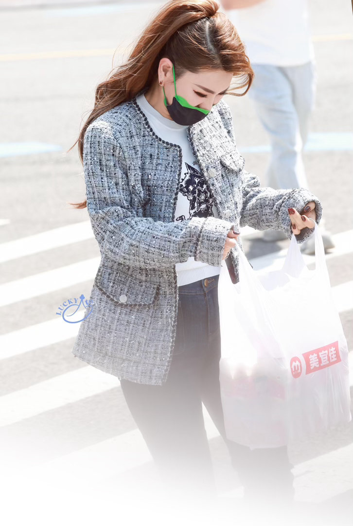 随橙想乌兰图雅在乘风又唱又跳 《站在草原望北京》前奏一响，乌兰图雅直接把舞台点燃