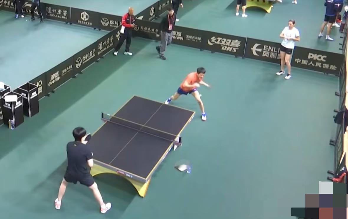 12月3日国乒赛前热身训练——看这架势 今天孙颖莎 王楚钦上混双
今天中午13: