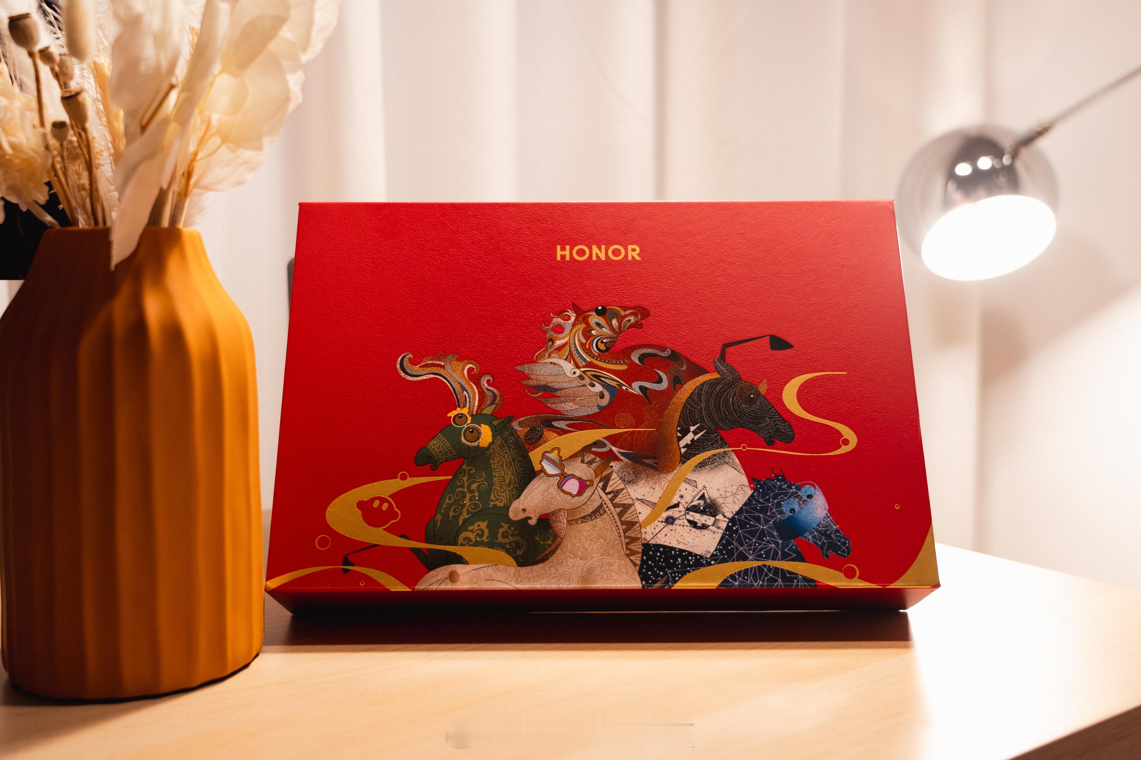 🧨荣耀新年礼盒开箱！内含荣耀亲选耳机、黄金手机挂绳、红包...借这份心意:祝大