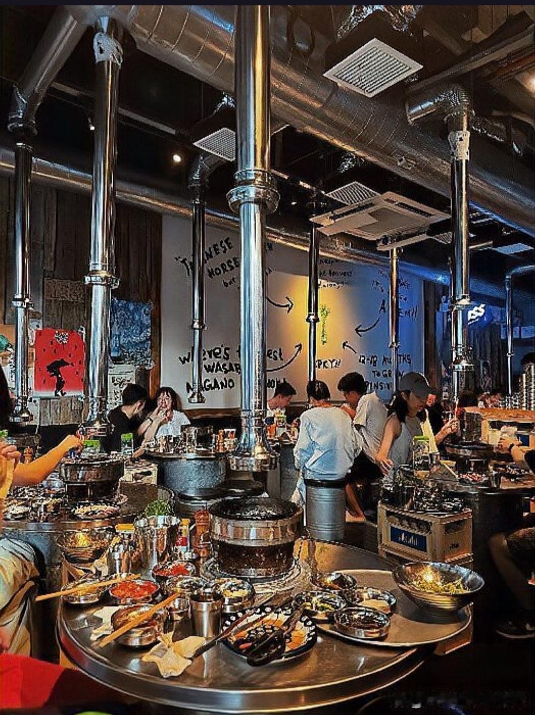 徐州一家烧烤店竟因“男模秀”被罚9万？这究竟是怎么回事？
近日，徐州鑫牙缝餐饮有