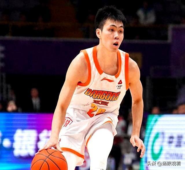 1米83的江苏男篮后卫庞峥麟，把“老六”精髓玩到了极致。别人打球靠身体，他打球靠