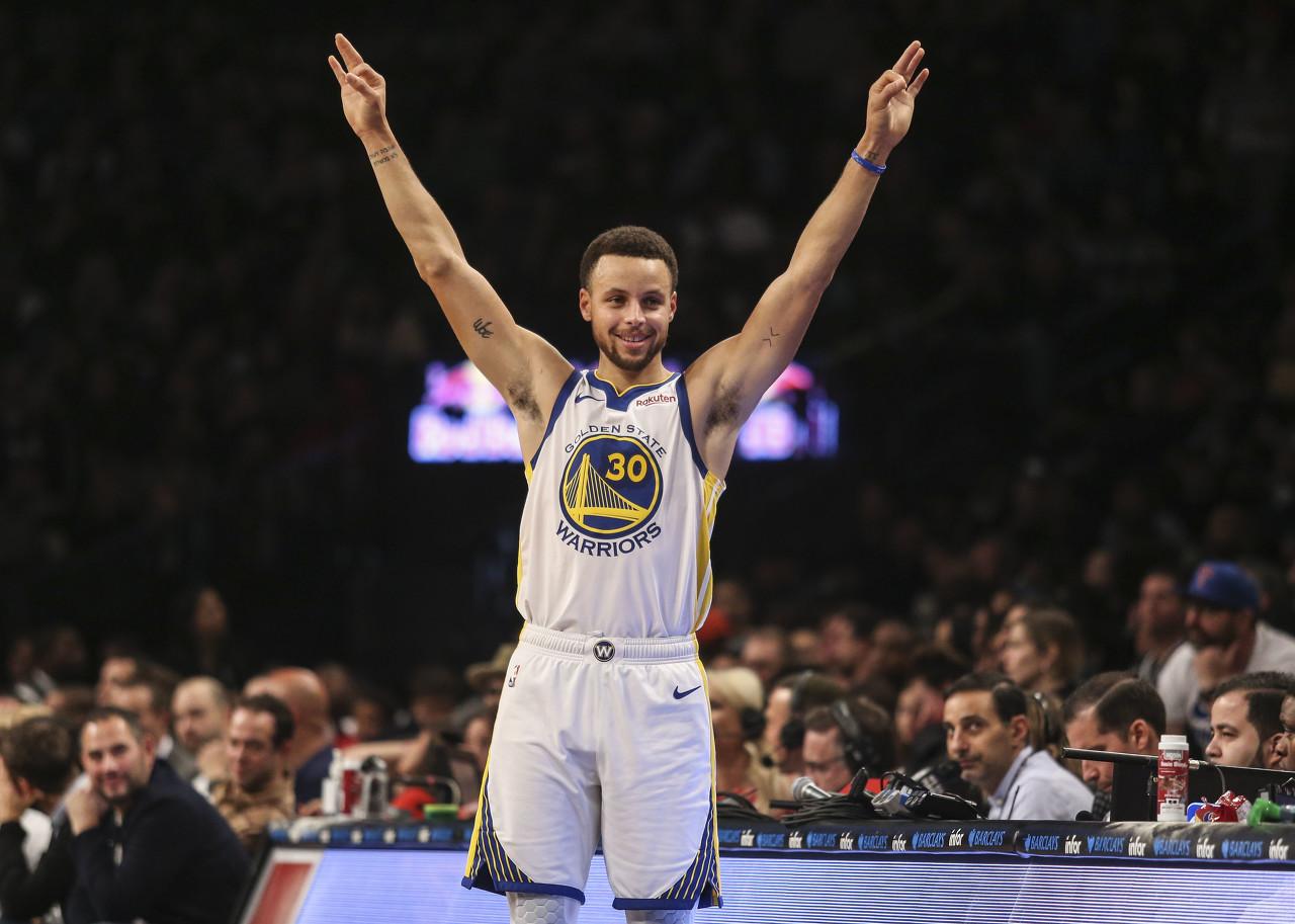 勇士附加赛能战胜开拓者，挺进季后赛？
美媒认为勇士队能够在附加赛战胜开拓者，最终