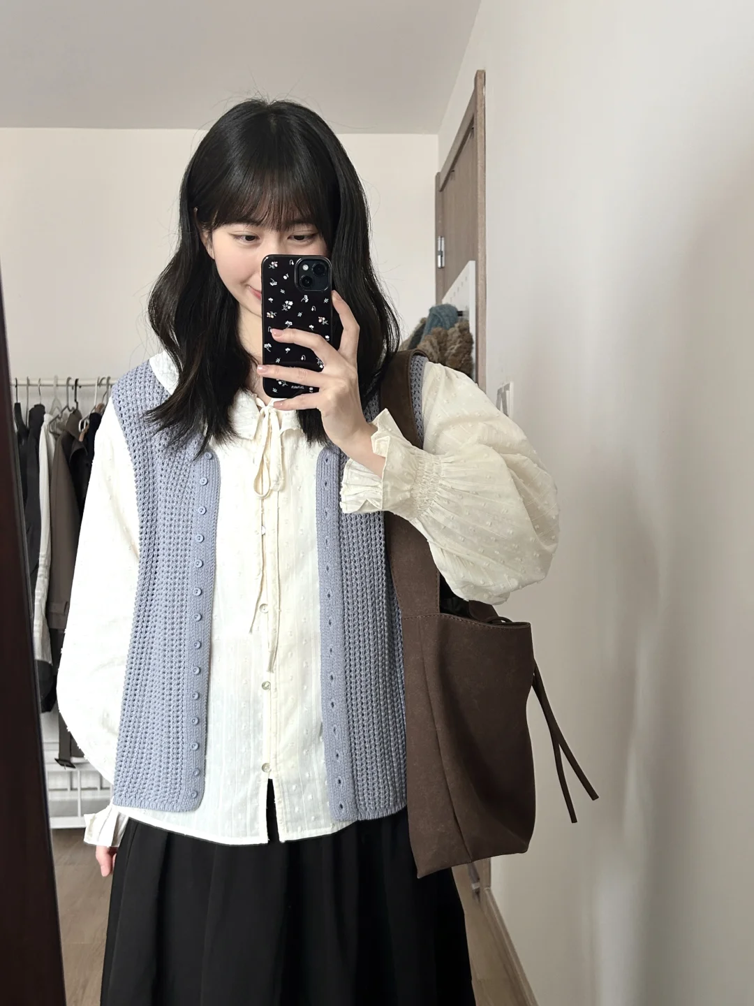 看起来是个复古文艺女孩～