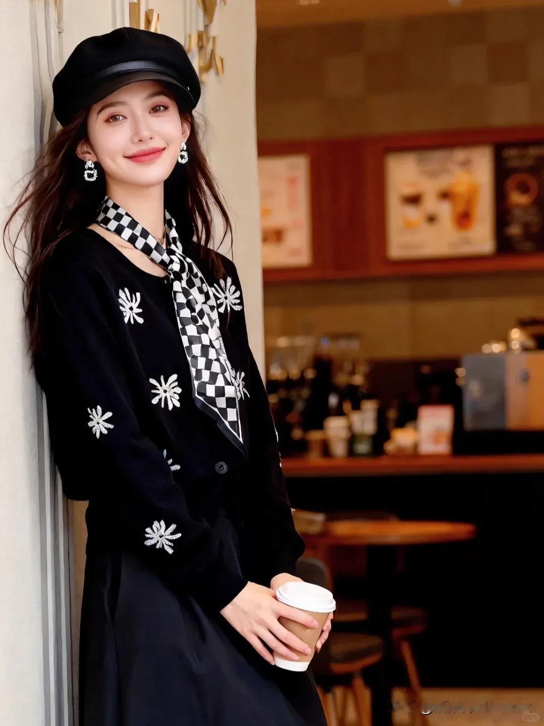 咖啡馆里的秋日氛围感～