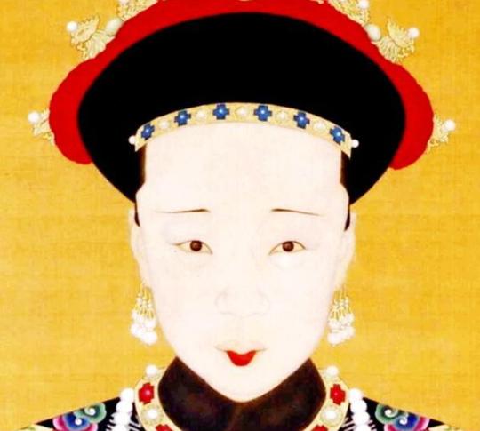 晚清光绪的正宫皇后隆裕在清朝末期也算是清醒的一个。虽是一介女流，但是由她颁布的溥