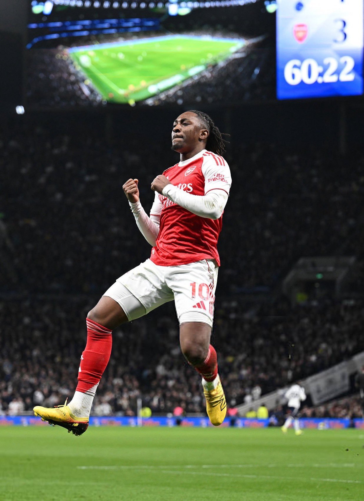 本场比赛后，埃泽对阵热刺的英超进球数（7球）超过了对阵任何其他俱乐部。他是自20