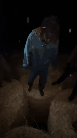 这种密集的草堆，置身其中，很容易缺氧以及燥热