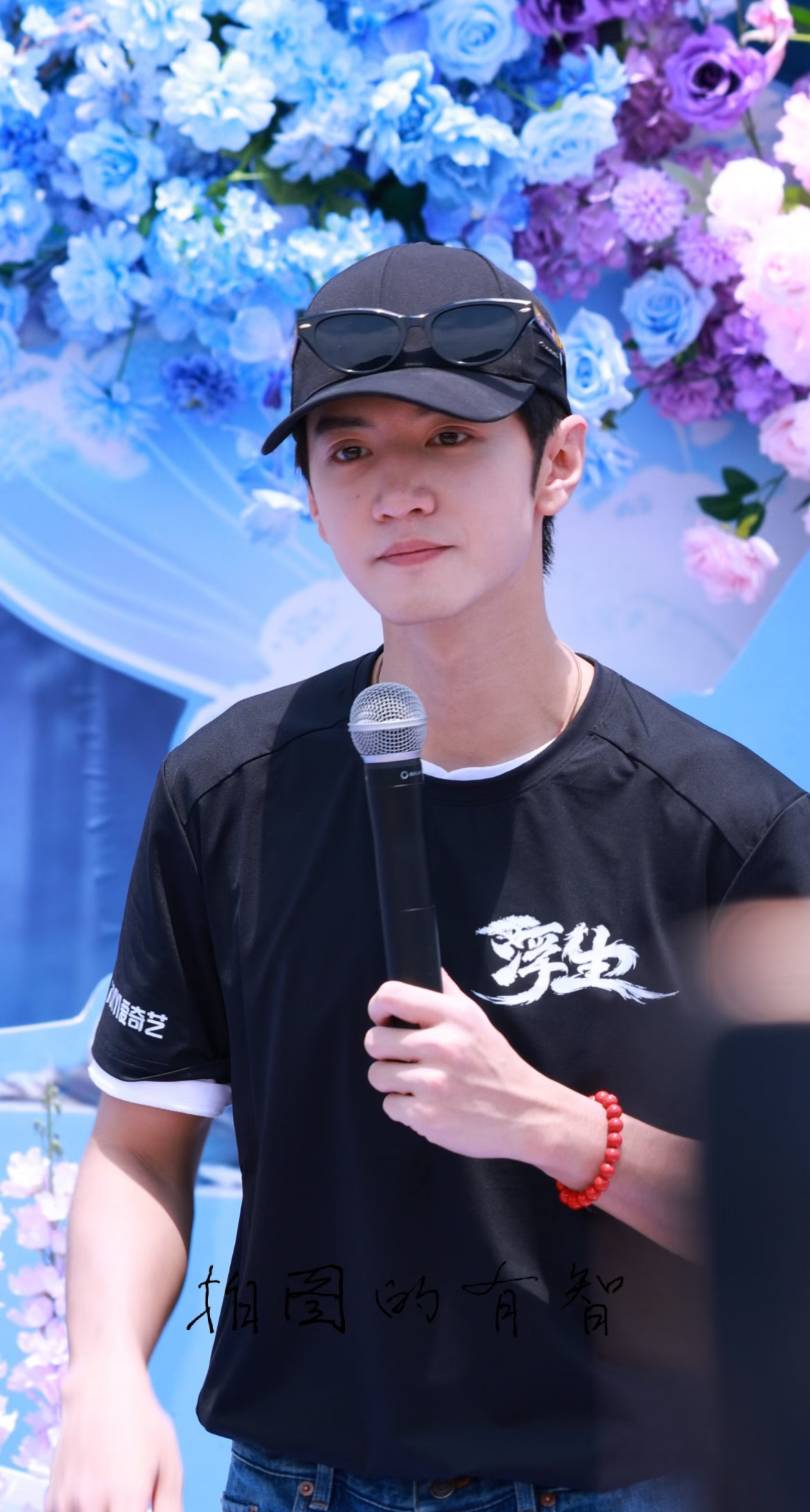 陈哲远 王楚然 邓凯 浮生开机生图，都是没戴墨镜露脸的纯生图，感受下真实的状态。