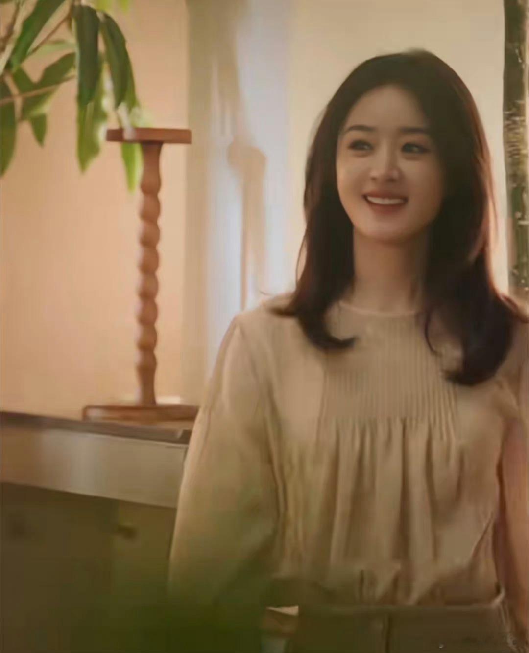啊啊啊，好温柔的赵丽颖，像一个浑身散发光芒的大姐姐，和许半夏简直两个人啊！ ​​