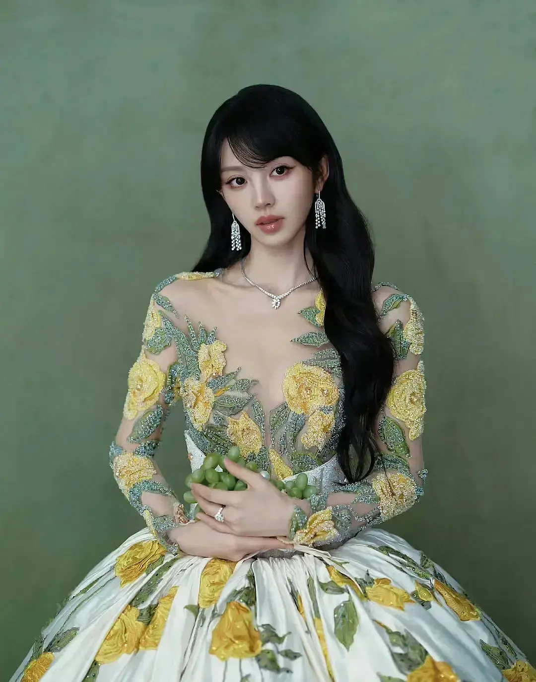 田曦薇现在在走鞠婧祎的风格吗？简直太像了这妆造。 ​​​