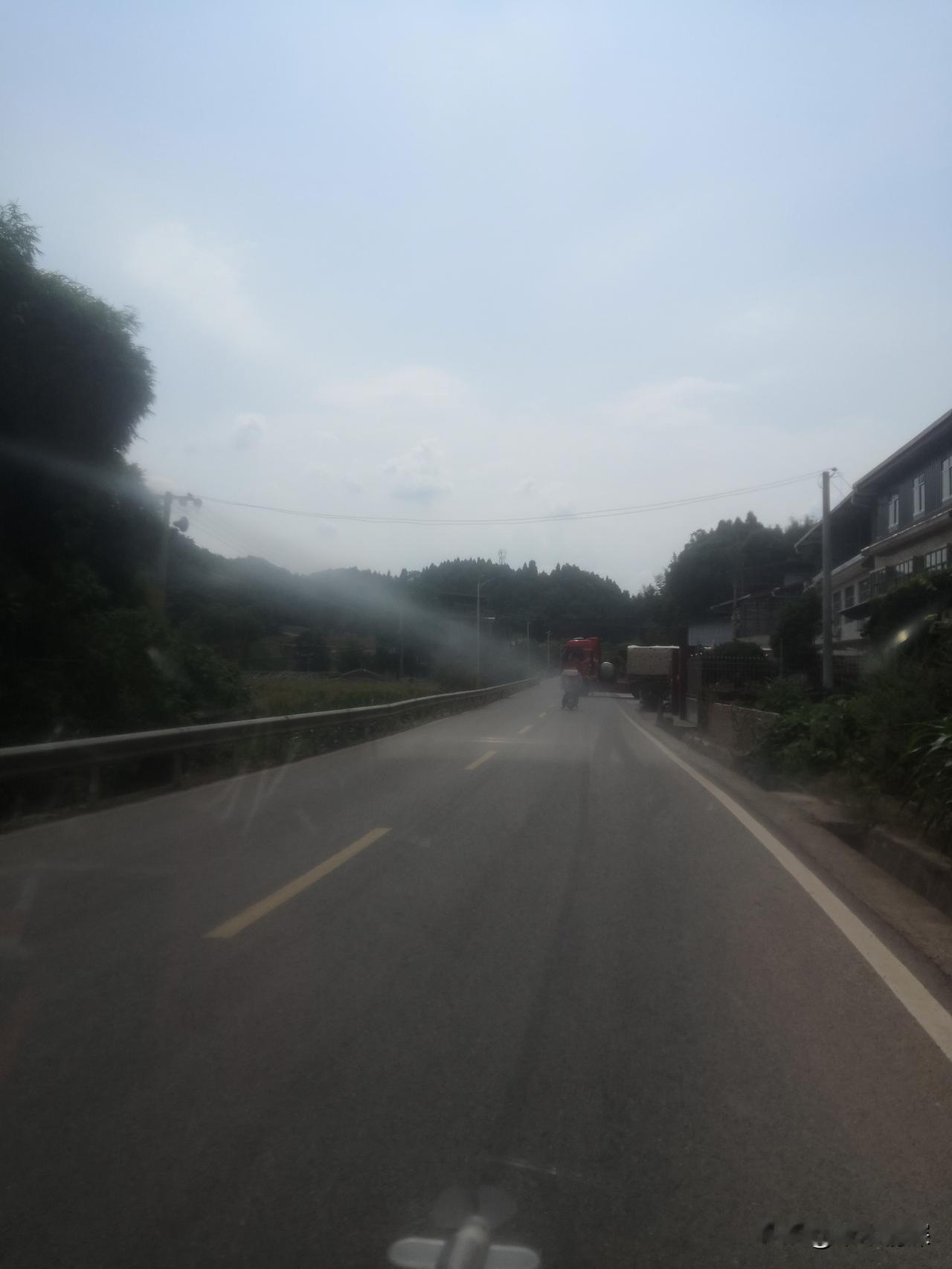 天气受不了了，外面很热
2026年7月10日下午，刚刚从中江县西南部小镇取快递回