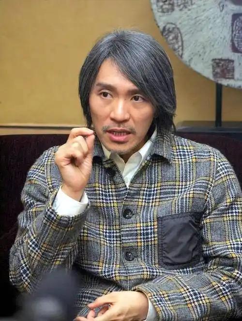 周星驰一定想不到，自己那部当时出场就扑街的电影会成为这么多人的意难平。
你觉得他